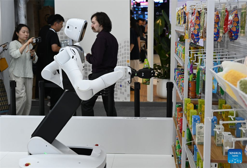 Shanghai : la Conférence mondiale sur l'IA présente des produits à IA incorporée de pointe