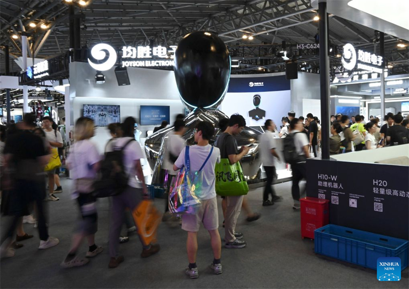 Shanghai : la Conférence mondiale sur l'IA présente des produits à IA incorporée de pointe