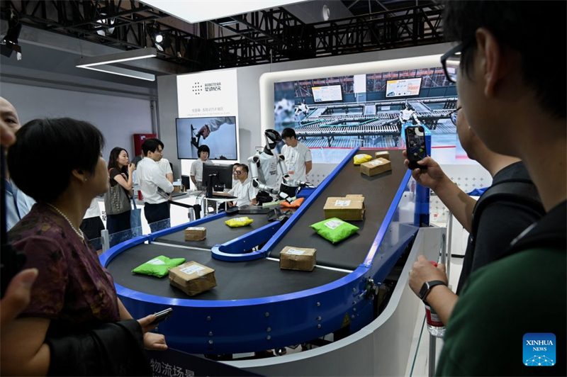 Shanghai : la Conférence mondiale sur l'IA présente des produits à IA incorporée de pointe