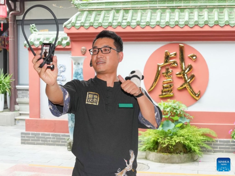 Sichuan : histoire en photo de l'accueil multilingue du préposé aux billets à Chengdu