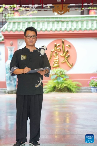 Sichuan : histoire en photo de l'accueil multilingue du préposé aux billets à Chengdu