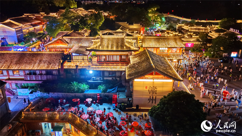 Jiangxi : les visites nocturnes des quartiers culturels historiques de Ganzhou stimulent l'économie nocturne