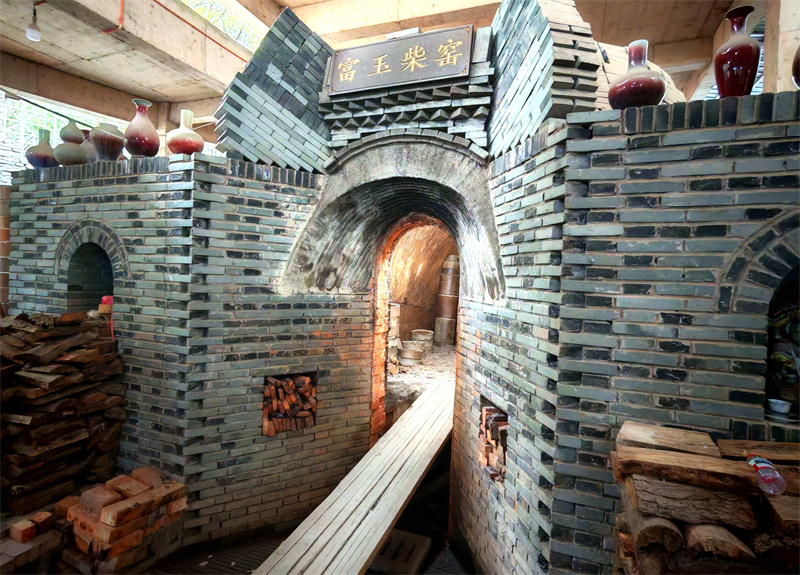 Jiangxi : Jingdezhen, capitale de la porcelaine millénaire, attire toujours de nombreux artistes chinois et étrangers