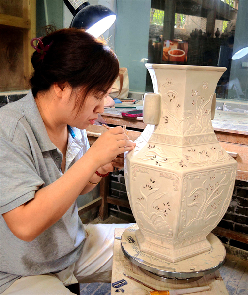 Jiangxi : Jingdezhen, capitale de la porcelaine millénaire, attire toujours de nombreux artistes chinois et étrangers
