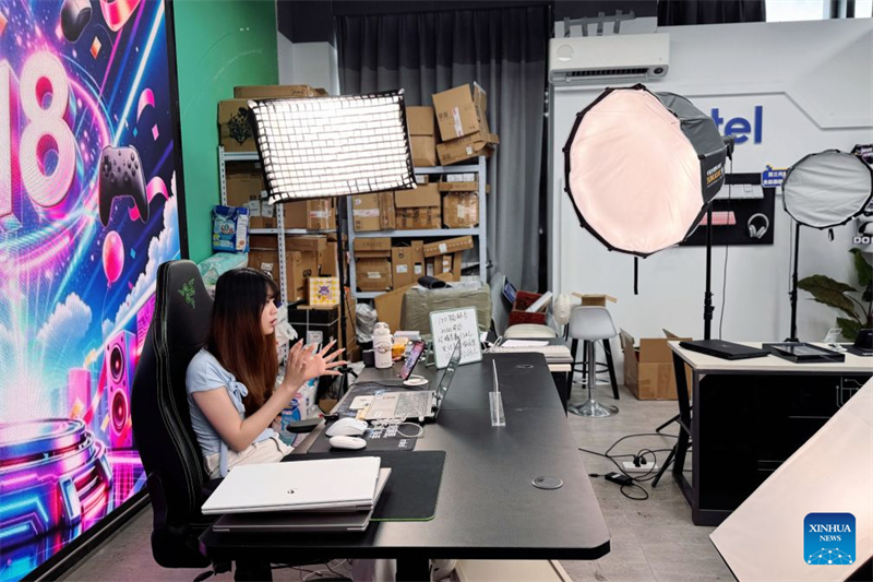 Au-delà du streaming en direct, les clics peuvent-ils se transformer en carrières durables pour la jeunesse chinoise ?