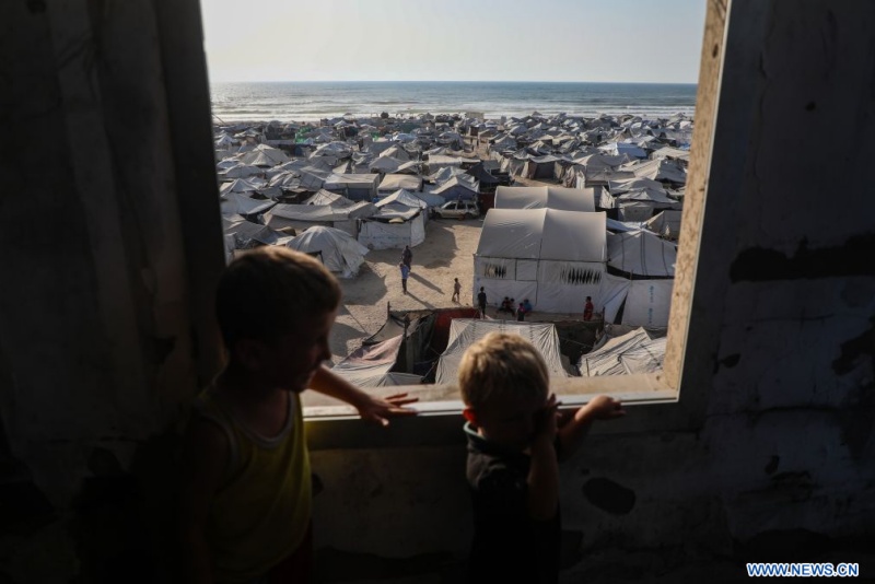 Photo prise le 25 juillet 2026 montrant des tentes de Palestiniens déplacés dans la ville de Gaza. (Xinhua/Rizek Abdeljawad)