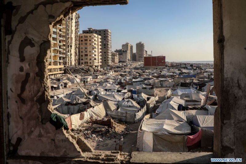Photo prise le 25 juillet 2026 montrant des tentes de Palestiniens déplacés dans la ville de Gaza. (Xinhua/Rizek Abdeljawad)