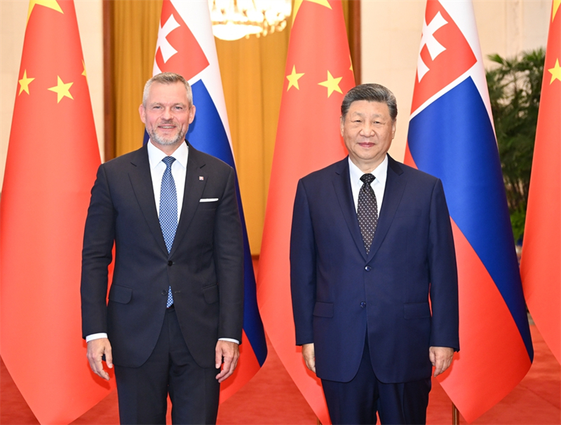 Xi Jinping s'entretient avec le président slovaque à Beijing