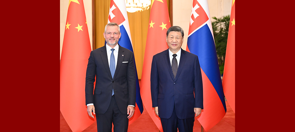 Xi Jinping s'entretient avec le président slovaque à Beijing