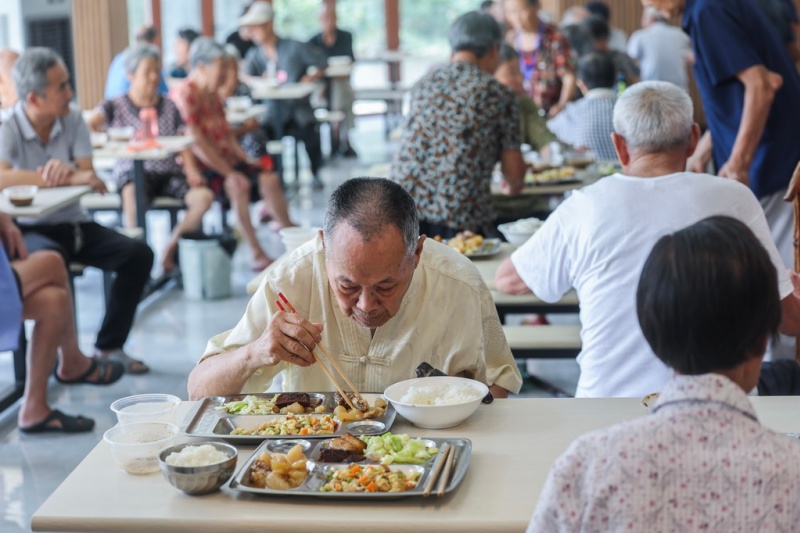 Zhejiang : des cantines solidaires en milieu rural au service de la population de Tonglu