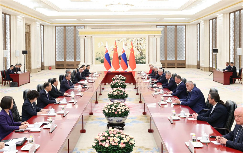 Le Premier ministre chinois rencontre le président slovaque