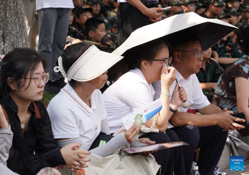 Jiangxi : un spectacle en plein air reconstitue les adieux des habitants aux troupes de l'Armée rouge partant pour la Longue Marche à Ganzhou