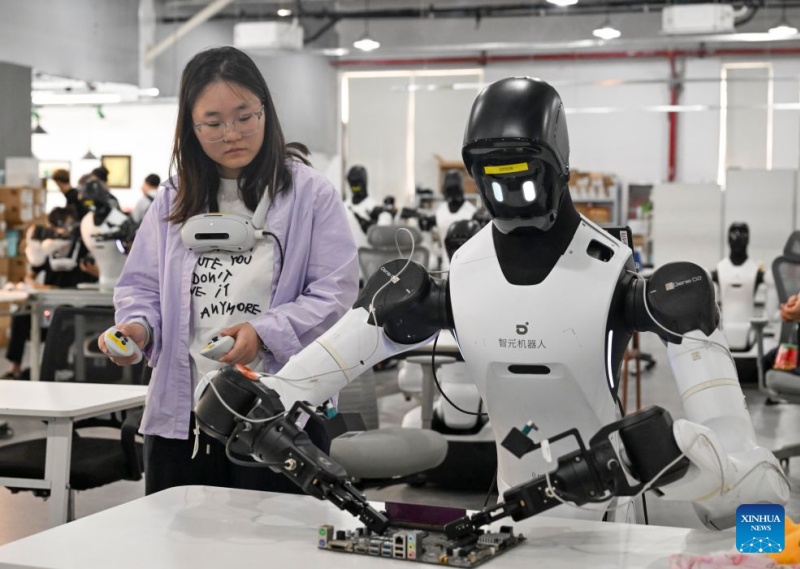 Shanghai : des robots dotés d'une intelligence intégrée entraînés dans des scénarios du monde réel