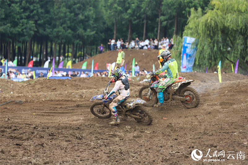 Yunnan : le championnat de moto-cross s'enflamme à Kunming