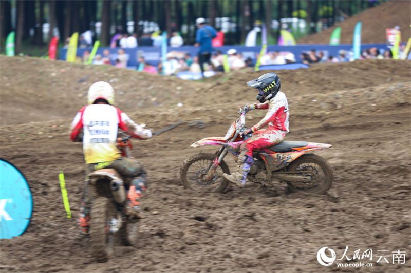 Yunnan : le championnat de moto-cross s'enflamme à Kunming