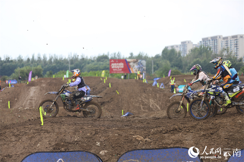Yunnan : le championnat de moto-cross s'enflamme à Kunming