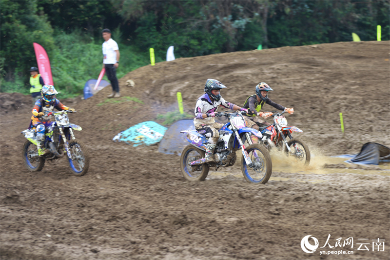 Yunnan : le championnat de moto-cross s'enflamme à Kunming