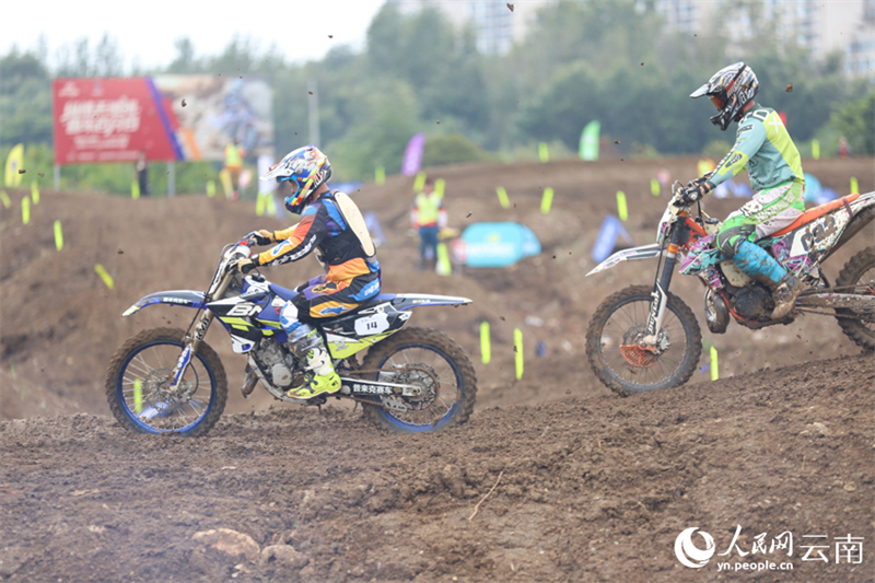 Yunnan : le championnat de moto-cross s'enflamme à Kunming