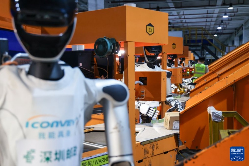Guangdong : des robots humanoïdes déployés dans divers scénarios de travail à Shenzhen