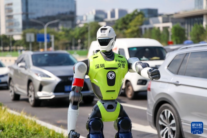 Guangdong : des robots humanoïdes déployés dans divers scénarios de travail à Shenzhen