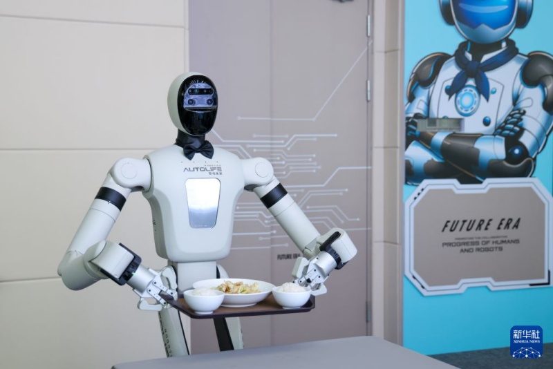 Guangdong : des robots humanoïdes déployés dans divers scénarios de travail à Shenzhen