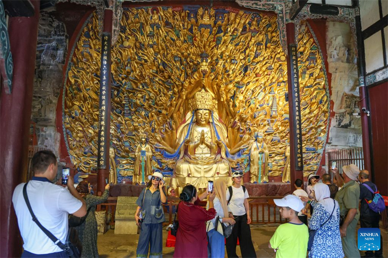 Chongqing : le nombre de touristes étrangers sur le site de Dazu augmente alors que les voyages en Chine gagnent en popularité dans le monde