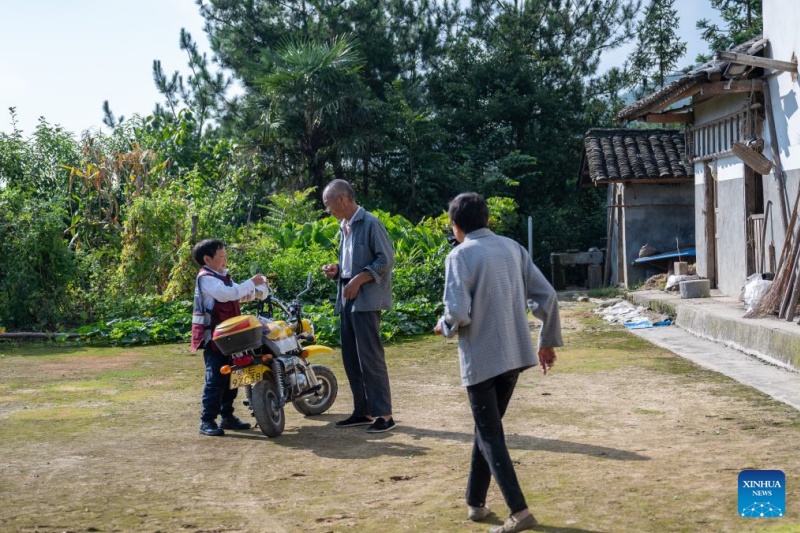 Hubei : un médecin rural consacre des décennies à veiller sur la santé de tout un village