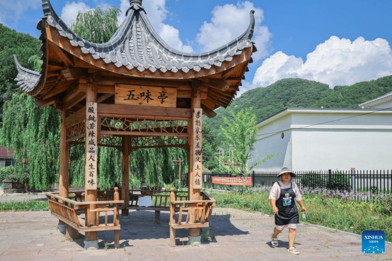 Jilin : une route nationale ouvre de nouvelles perspectives à une localité montagneuse de Sandaogou