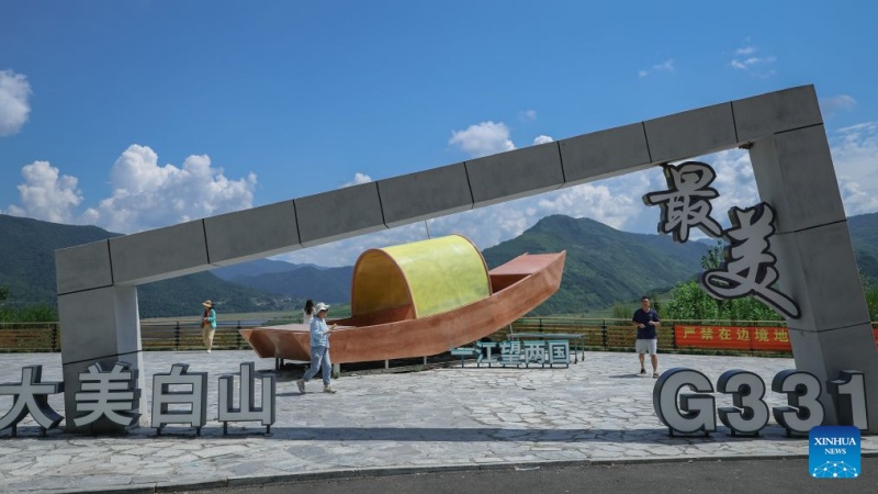 Jilin : une route nationale ouvre de nouvelles perspectives à une localité montagneuse de Sandaogou