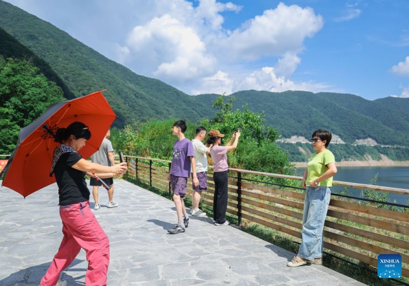 Jilin : une route nationale ouvre de nouvelles perspectives à une localité montagneuse de Sandaogou