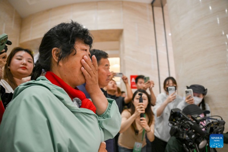 Un enseignant américain à la retraite entame une visite en Chine pour renouer une amitié née en classe et autour de la lutte contre la désertification