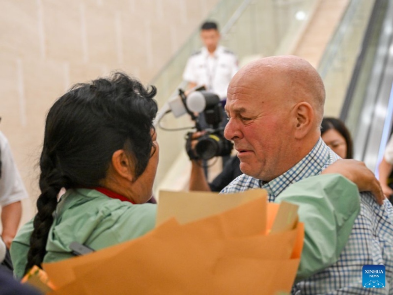 Un enseignant américain à la retraite entame une visite en Chine pour renouer une amitié née en classe et autour de la lutte contre la désertification