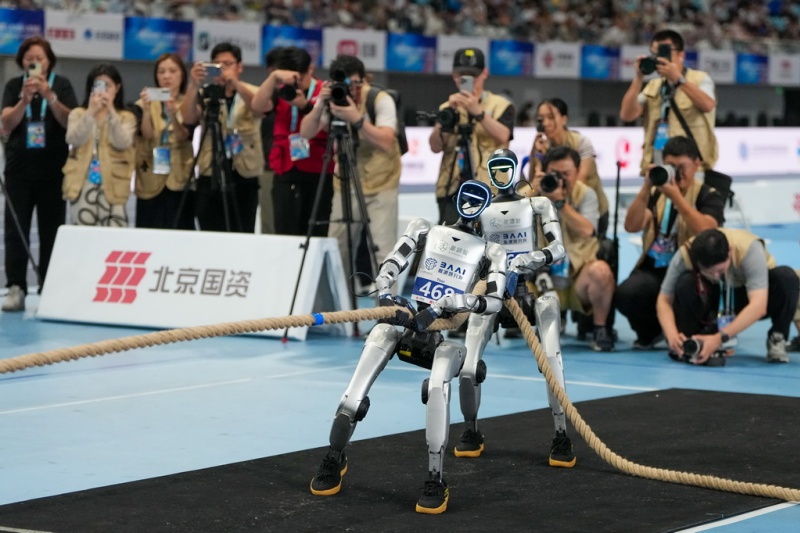 Épreuve de tir à la corde : les robots s'affrontent dans un duel d'« Hercule en acier »