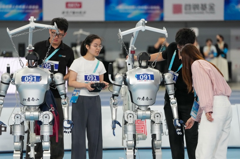 Épreuve de tir à la corde : les robots s'affrontent dans un duel d'« Hercule en acier »