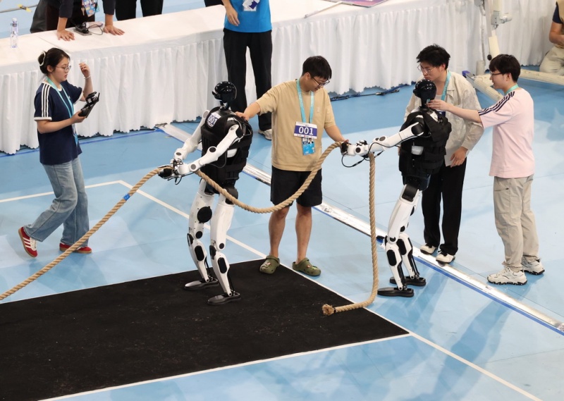 Épreuve de tir à la corde : les robots s'affrontent dans un duel d'« Hercule en acier »
