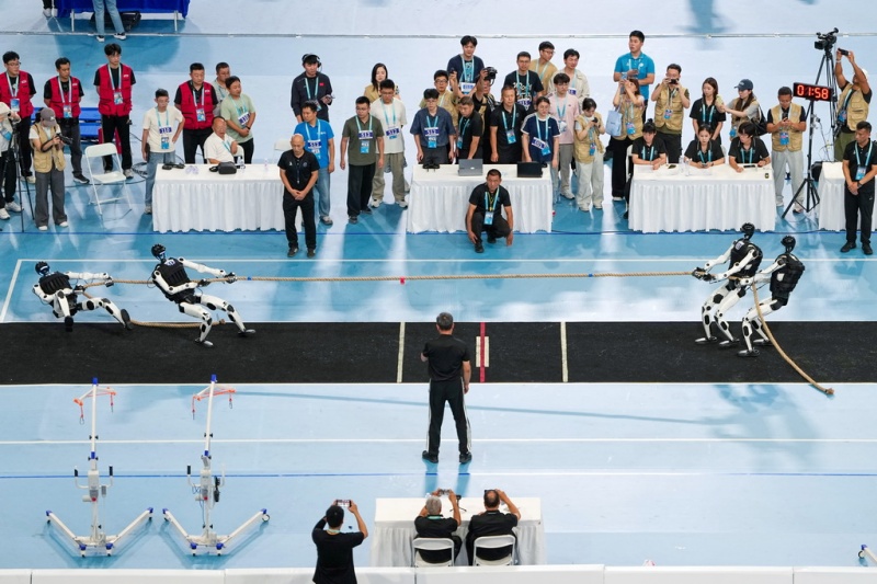 Épreuve de tir à la corde : les robots s'affrontent dans un duel d'« Hercule en acier »