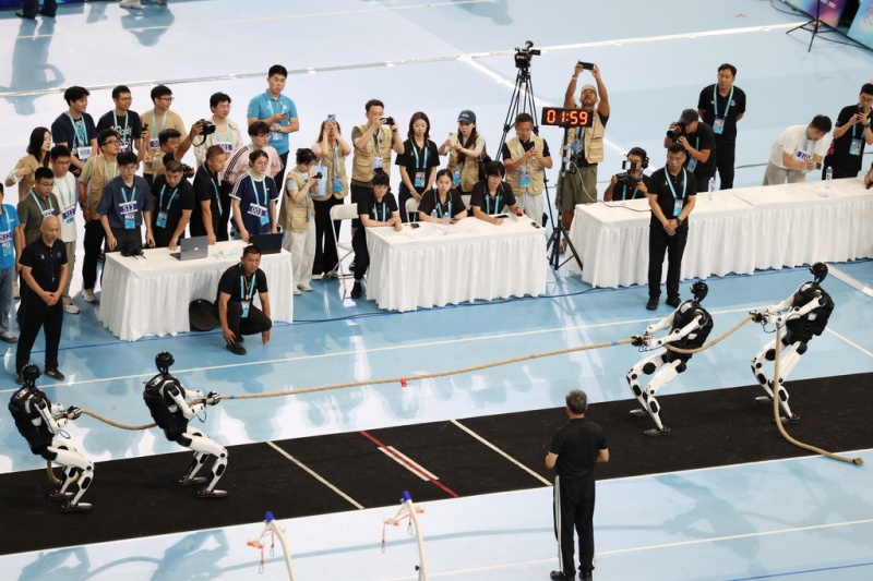 Épreuve de tir à la corde : les robots s'affrontent dans un duel d'« Hercule en acier »