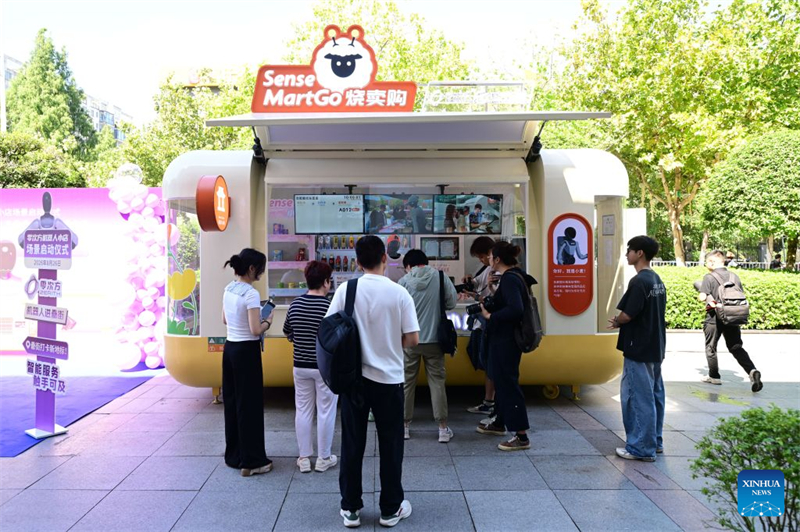 Anhui : la ville de Hefei lance des magasins gérés par des robots dans des quartiers commerciaux