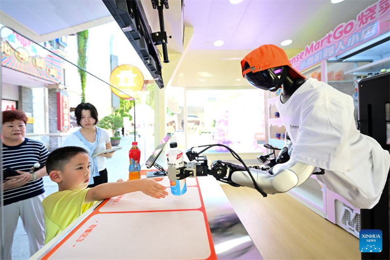Anhui : la ville de Hefei lance des magasins gérés par des robots dans des quartiers commerciaux