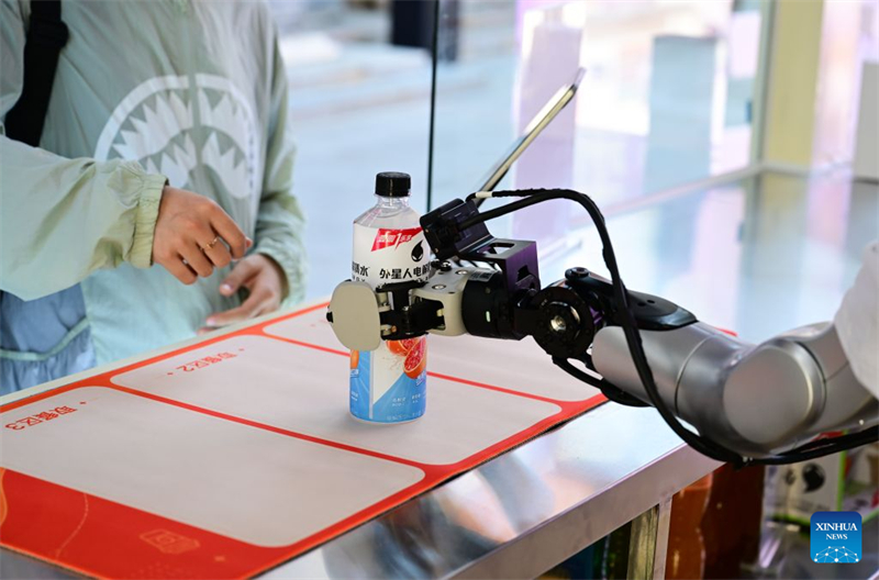 Anhui : la ville de Hefei lance des magasins gérés par des robots dans des quartiers commerciaux