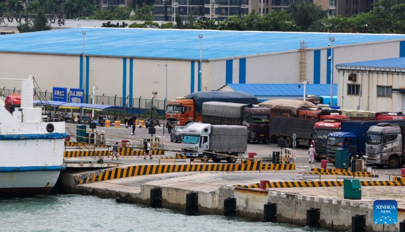 Hainan : les services de ferry pour passagers et marchandises ont repris de manière ordonnée dans le détroit de Qiongzhou