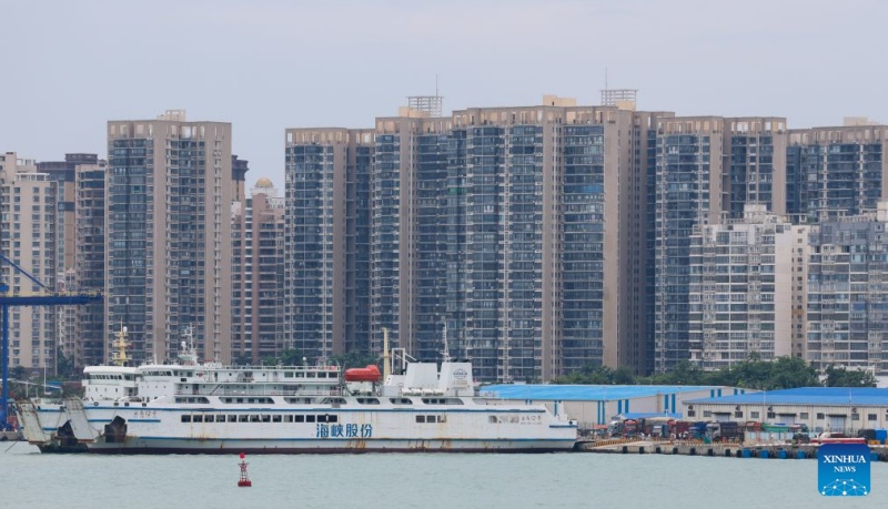 Hainan : les services de ferry pour passagers et marchandises ont repris de manière ordonnée dans le détroit de Qiongzhou