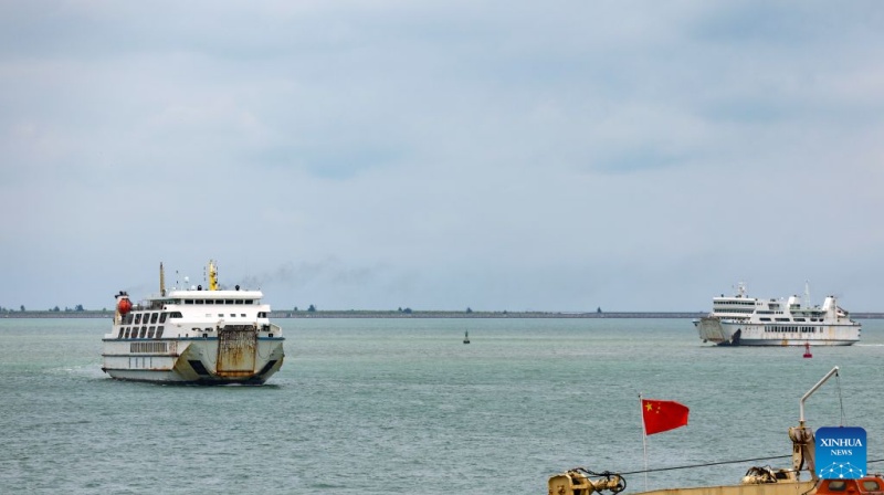 Hainan : les services de ferry pour passagers et marchandises ont repris de manière ordonnée dans le détroit de Qiongzhou