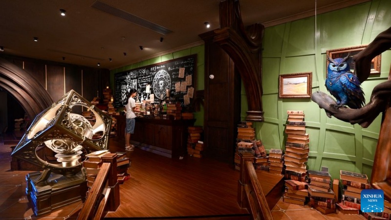 Jiangxi : à Wuyuan, une bibliothèque aménagée dans un gouffre offre une expérience de lecture unique aux visiteurs