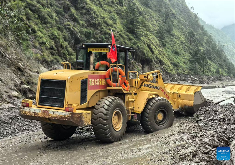 Xizang : les opérations de secours et de déblaiement se poursuivent après une coulée de boue