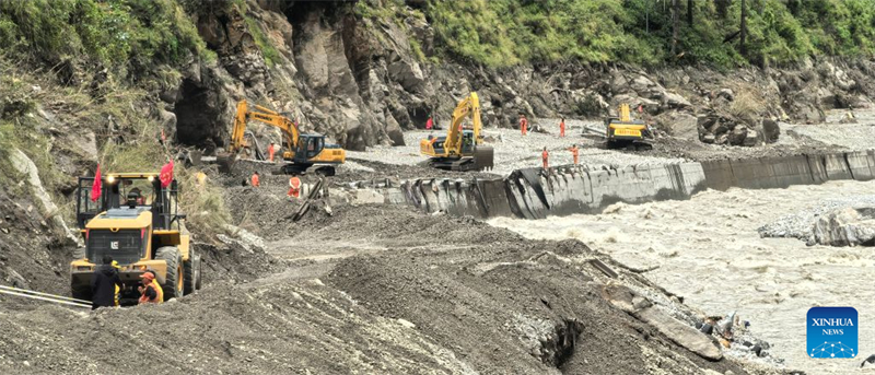 Xizang : les opérations de secours et de déblaiement se poursuivent après une coulée de boue