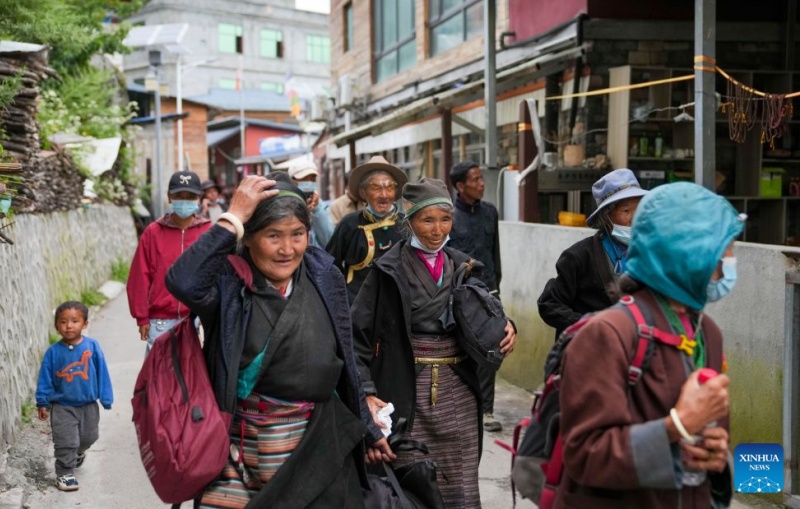 Xizang : tous les résidents et touristes touchés par une coulée de boue ont été évacués avec succès