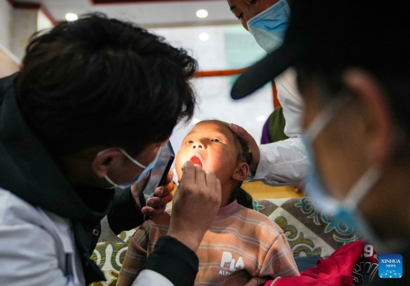Xizang : tous les résidents et touristes touchés par une coulée de boue ont été évacués avec succès
