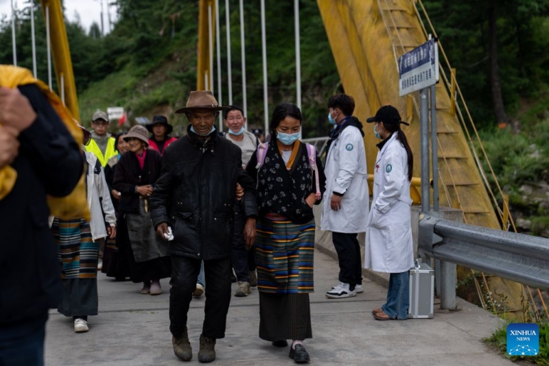 Xizang : tous les résidents et touristes touchés par une coulée de boue ont été évacués avec succès