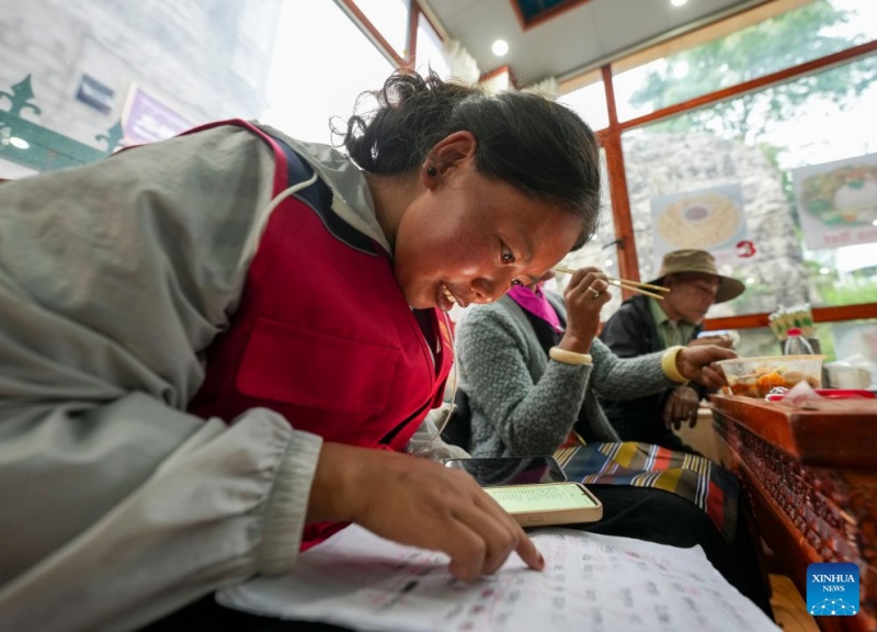 Xizang : tous les résidents et touristes touchés par une coulée de boue ont été évacués avec succès